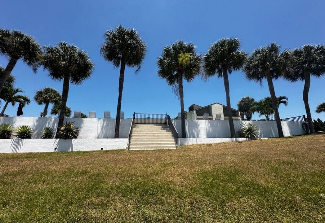 Clubhouse Pool Area Steps leading out to Lake Hester