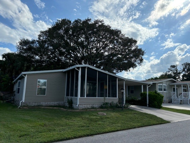 123 Winterdale Drive in Lake Alfred 55+ community of Kings Pointe. Vinyl siding, front lanai, private driveway, carport, gutters, home is listed that it needs work.