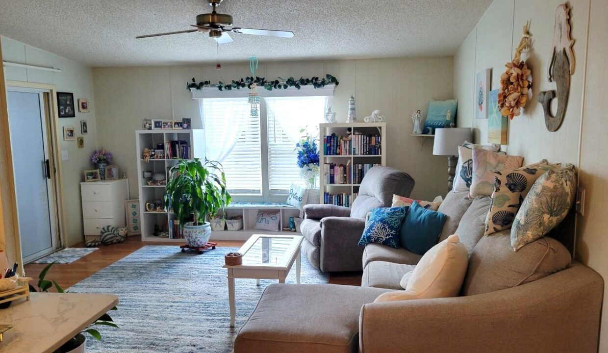 2233 Parrot Place - sp08