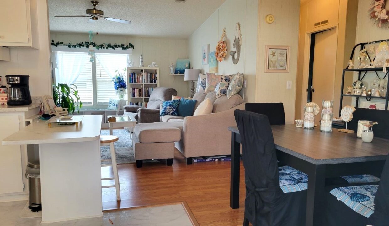 2233 Parrot Place - sp09