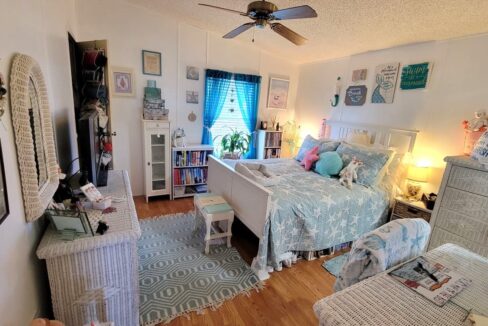 2233 Parrot Place - sp16