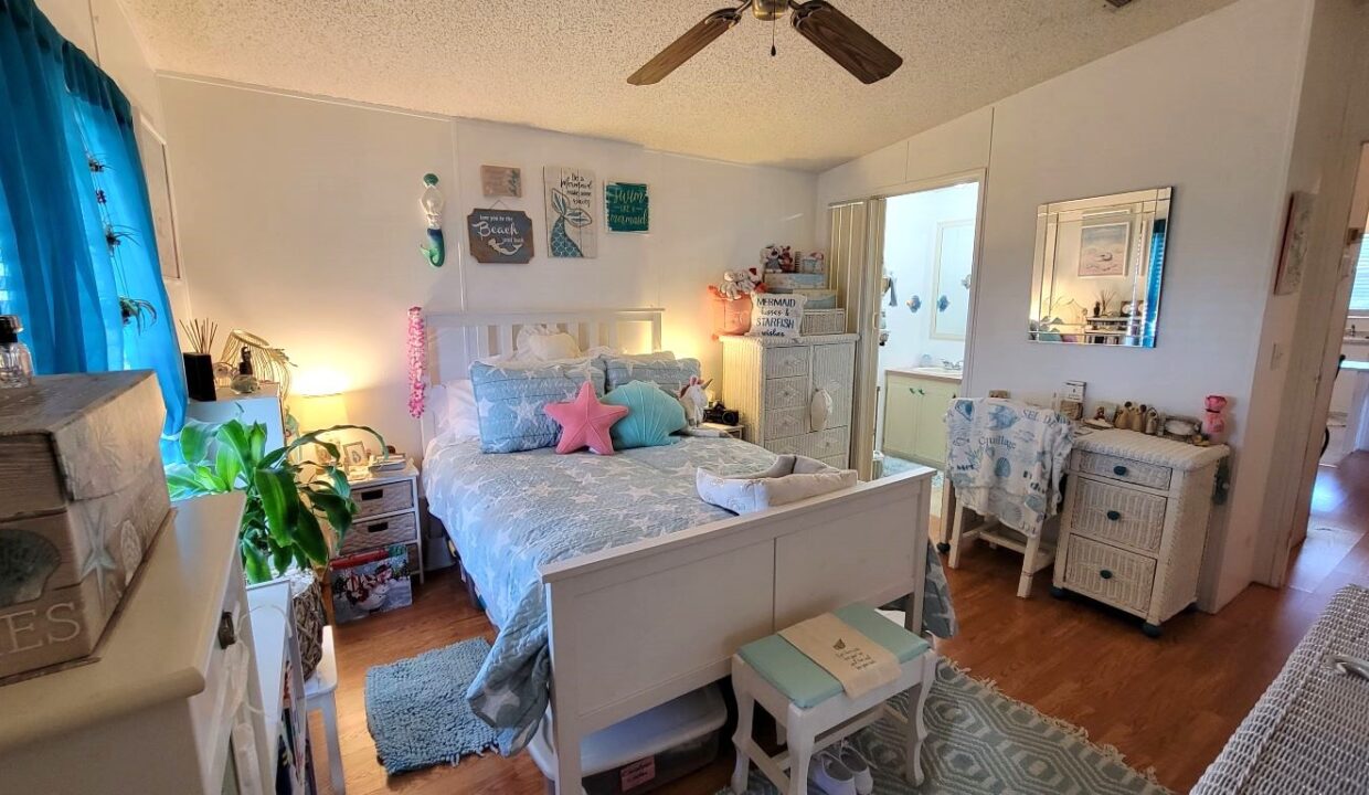 2233 Parrot Place - sp17