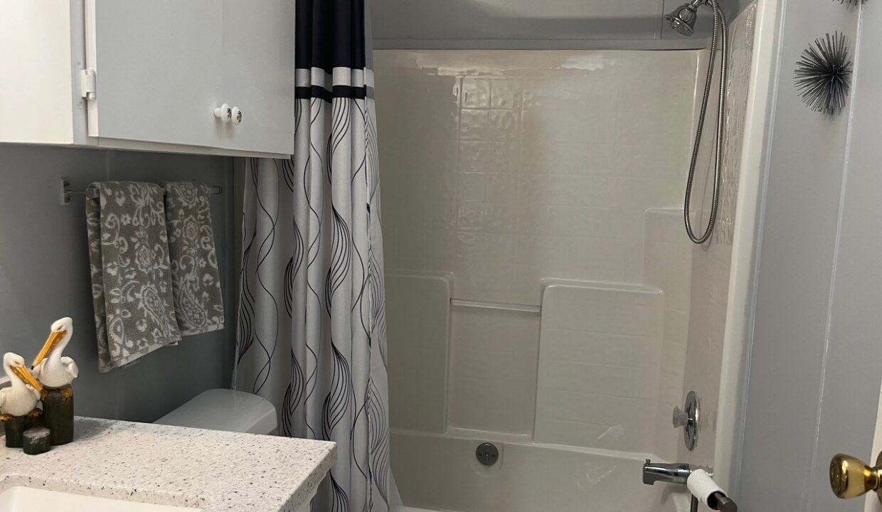 824 Sunningdale - sp17