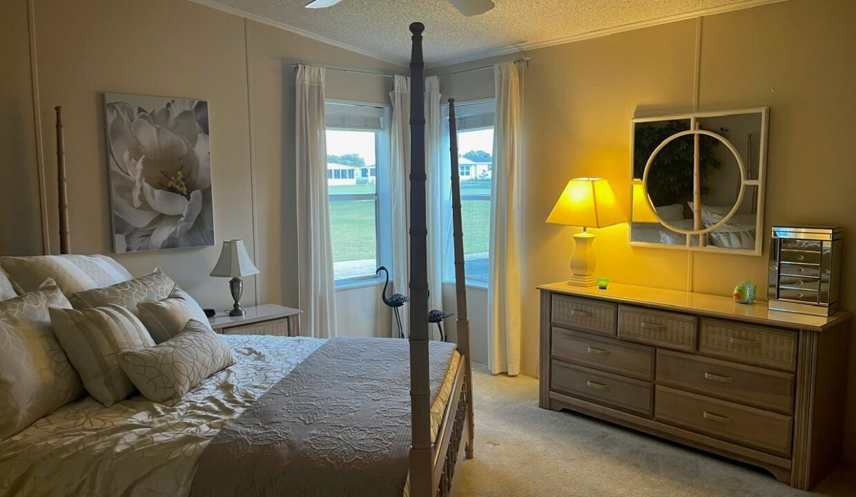 824 Sunningdale - sp19