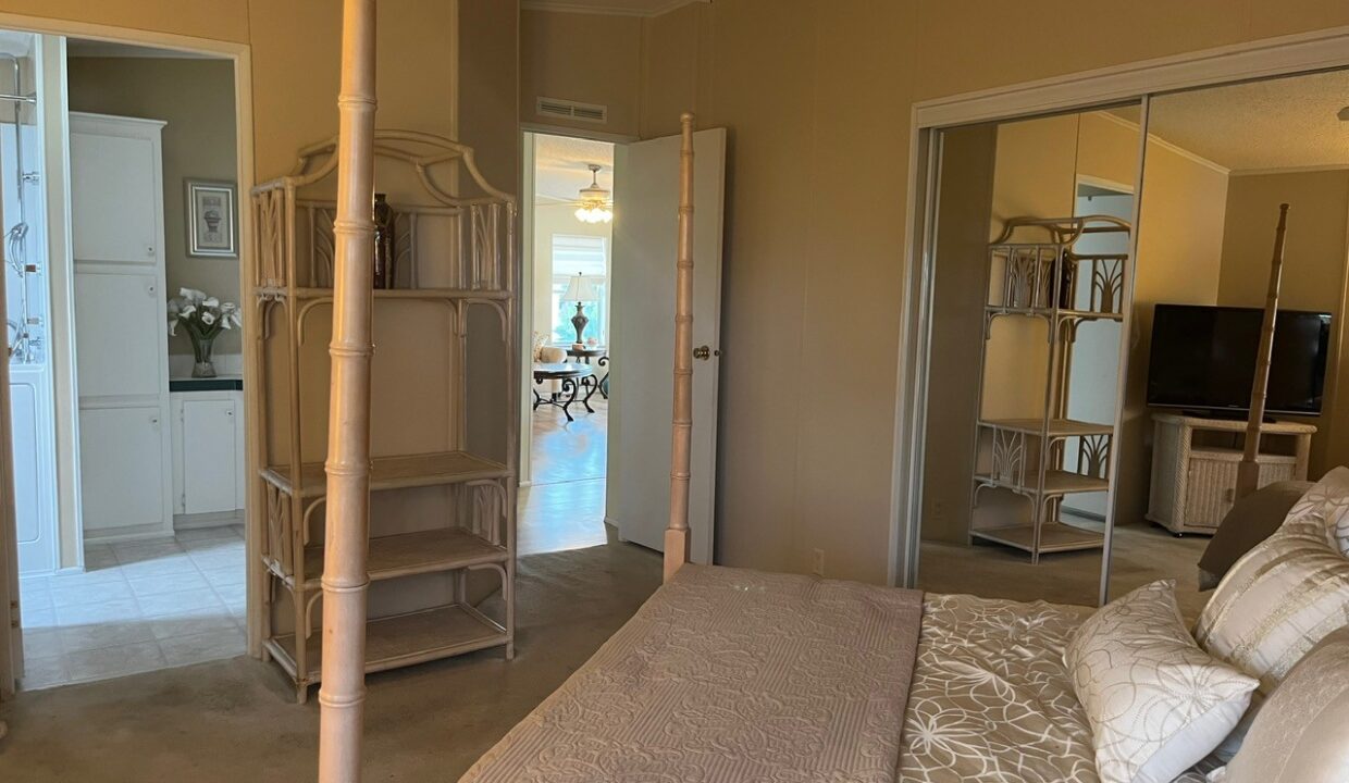 824 Sunningdale - sp20