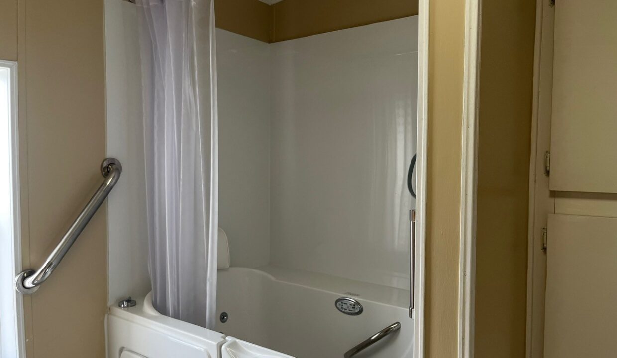 824 Sunningdale - sp21