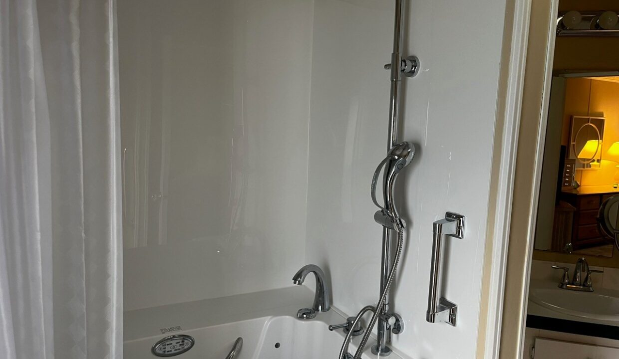 824 Sunningdale - sp23