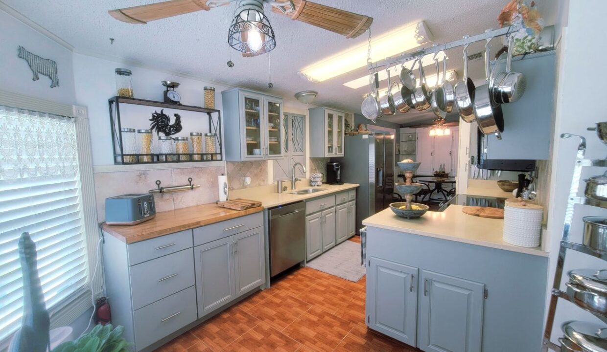 1835 Tower Lakes - sp20