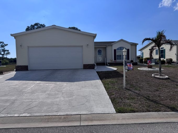 2 car garage with double driveway, great curb appeal. Vinyl siding, brick skirting, new roof (2022), A/C (2017), hot water tank (2016)
