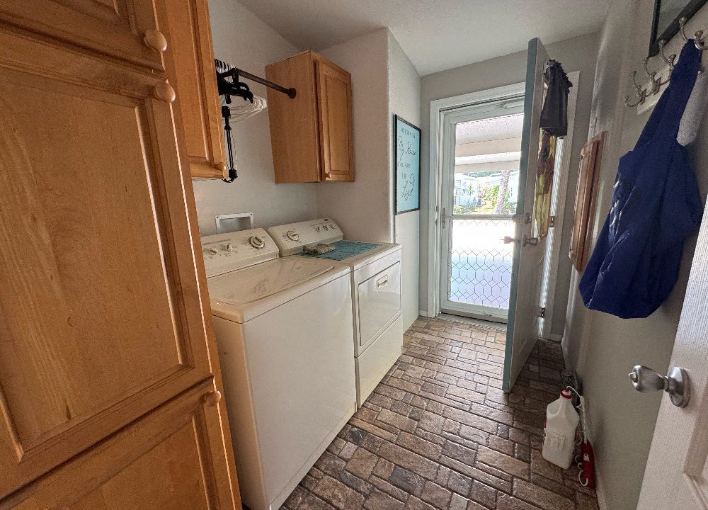 1649 Deverly - sp19