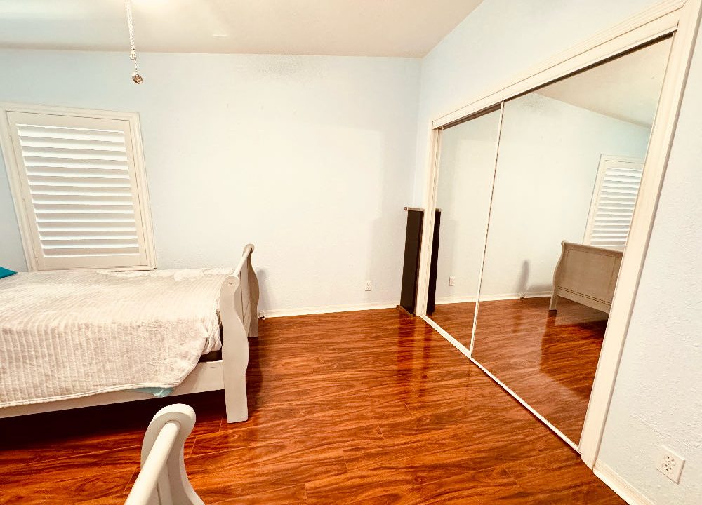 1649 Deverly - sp25